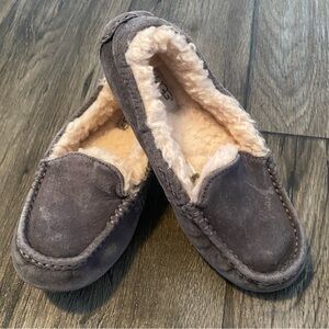 NWOT UGG Slippers - Size 7
